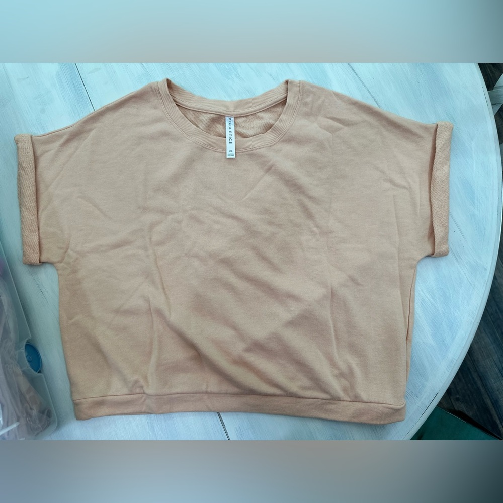 Fabletics cropped sweatshirt (light weight/thin) xl